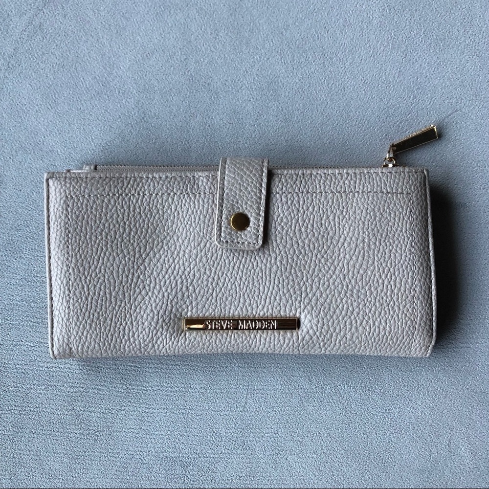 Steve Madden ~ Large Bifold Wallet